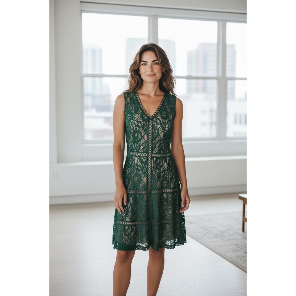 Taylor Dresses Green Lace Sleeveless V Neck Cocktail Party Dress Size 2